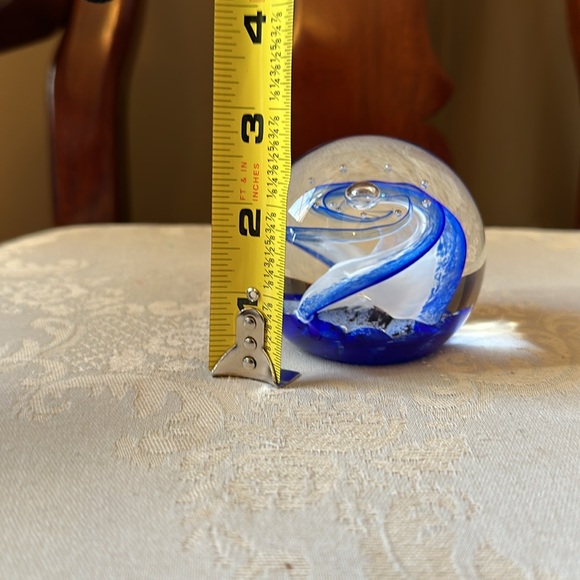 Signed hand blown Selkirk Glass Scotland Blue Ribbon paperweight 2001 - Picture 10 of 11